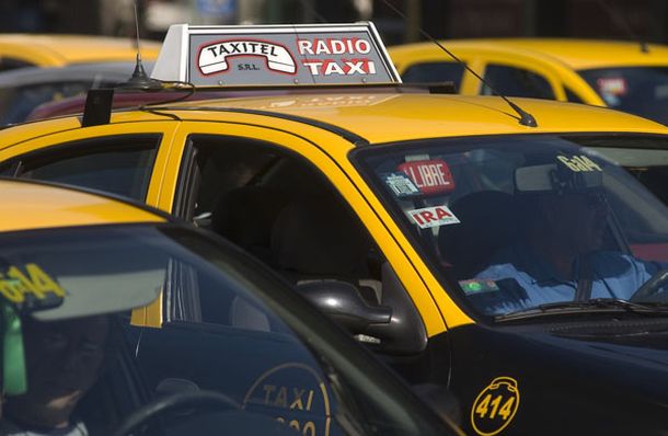 La estrategia de los taxistas para evitar ataques durante el paro