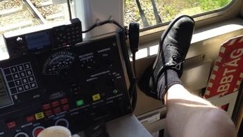 un grupo de maquinistas suecos decidieron usar pollera un grupo de maquinistas suecos decidieron usar pollera