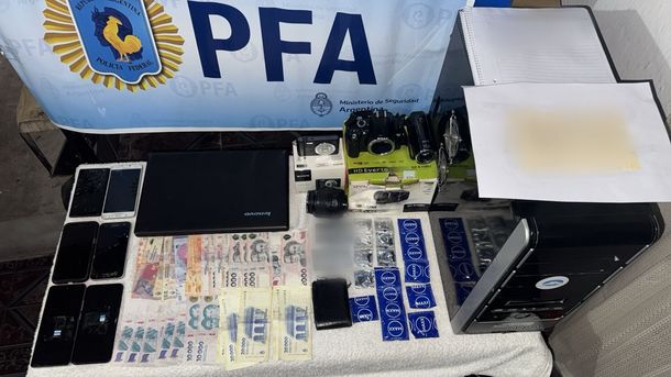 Efectivos de la Policía Federal realizaron dos allanamientos en simultáneo Efectivos de la Policía Federal realizaron dos allanamientos en simultáneo