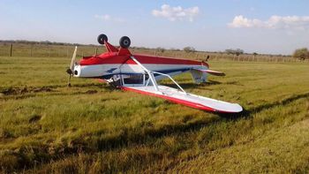 video: cayo una avioneta en la autopista la plata-buenos aires video: cayo una avioneta en la autopista la plata-buenos aires