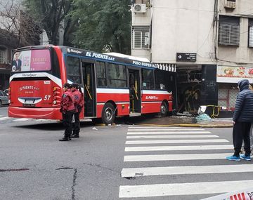 Al menos 13 personas resultaron heridas tras el choque entre un colectivo y un auto en Palermo