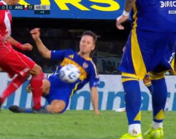 La tremenda patada de Ander Herrera en su debut en La Bombonera: ¿era para roja?