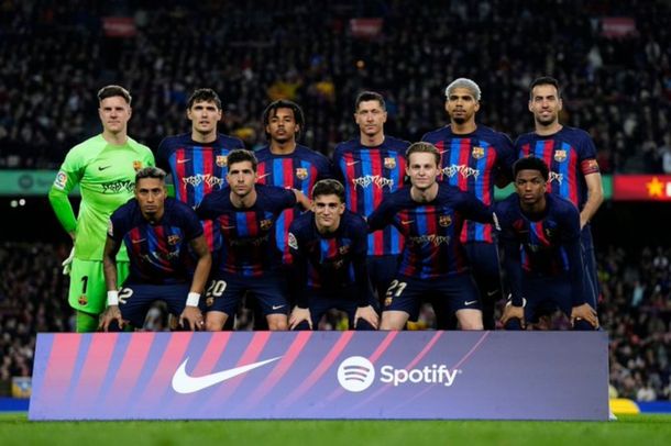 Barcelona le ganó sobre el final al Madrid y acaricia el título
