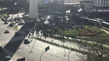 Caos de tránsito en el Obelisco por un piquete Caos de tránsito en el Obelisco por un piquete