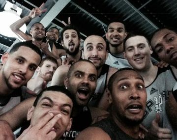 Los Spurs de Ginóbili también se animaron a hacer su selfie