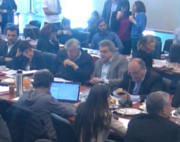 Escándalo en Diputados: gritos e insultos por la firma del dictamen del Presupuesto