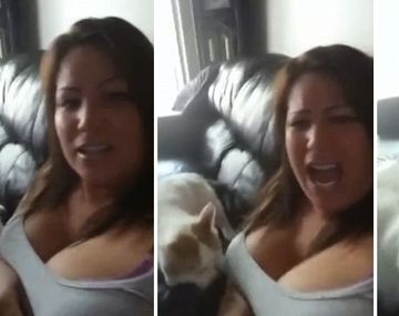Una mujer intenta regalar a su adorable gatito