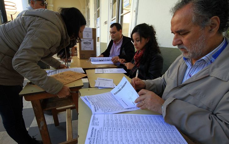 Ordenan investigar si Cambiemos puso a beneficiarios de planes sociales como aportantes de campaña