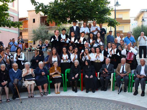 Son nueve hermanos italianos y suman entre todos 818 años