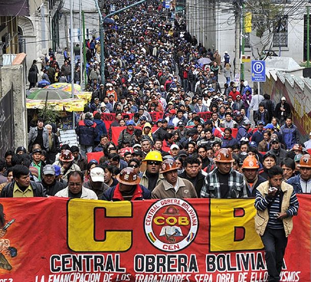 La Central Obrera Boliviana amenaza con un paro indefinido si no se restituye el orden constitucional