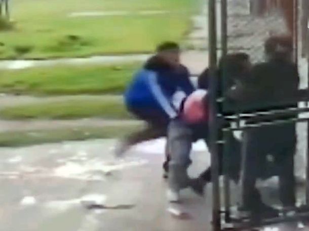 Brutal ataque en manada en La Plata: fue a visitar a un amigo, lo apuñalaron y debieron amputarle una pierna