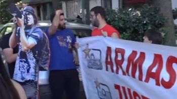 el padre y amigos de pablo grillo se manifestaron frente al lugar donde voto patricia bullrich el padre y amigos de pablo grillo se manifestaron frente al lugar donde voto patricia bullrich