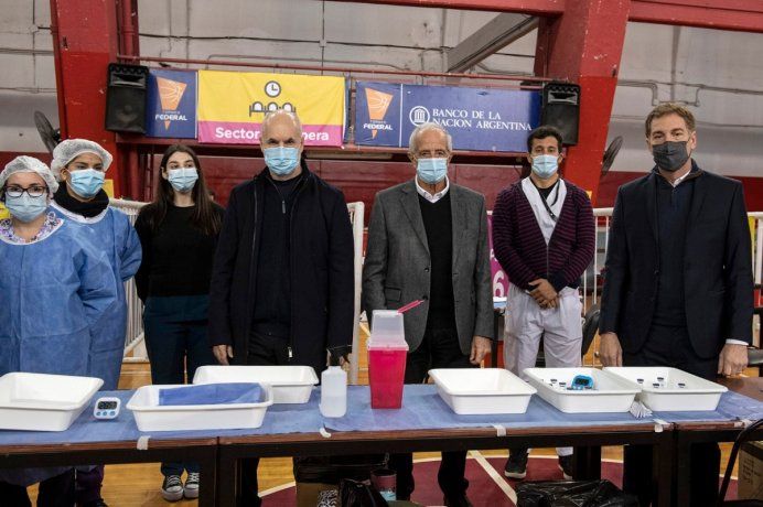 Horacio Rodríguez Larreta, Diego Santilli y Rodolfo D'Onofrio recorrieron el vacunatorio de River