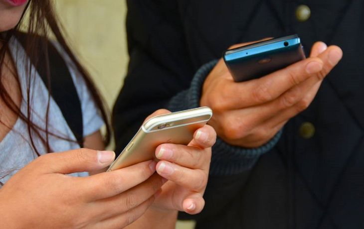 Afirman que el coronavirus puede sobrevivir hasta 28 días en billetes y celulares