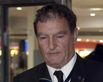 Martín Hughes, es el piloto que decidió desviar el vuelo