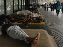 Financial Times: los argentinos eligen entre pagar las tarifas o comer