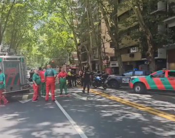 Incendio en un edificio de Palermo: siete asistidos y 50 evacuados