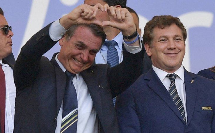 Jair Bolsonaro y el presidente de la Conmebol