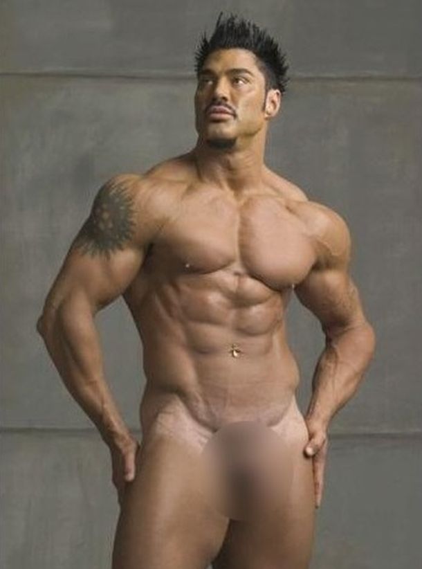 Insólito: Fort se desnudó para ayudar al país del norte