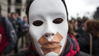 polemica por el intento de ocultar a blanqueadores y la amenaza a periodistas polemica por el intento de ocultar a blanqueadores y la amenaza a periodistas