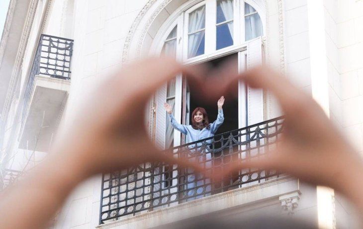 El peronismo conmemora el Día de la Lealtad con actos y una caravana a la casa de Cristina El peronismo conmemora el Día de la Lealtad con actos y una caravana a la casa de Cristina
