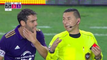 el var, en el centro de la polemica: otros errores de la tecnologia en el futbol el var, en el centro de la polemica: otros errores de la tecnologia en el futbol