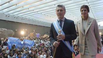 El presidente y la primera dama durante un acto por el 25 de Mayo El presidente y la primera dama durante un acto por el 25 de Mayo