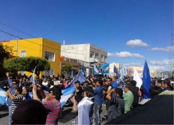 Los petroleros continúan con su plan de acción en la ruta