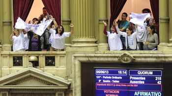 cfk celebro la aprobacion de la ley de fertilizacion asistida cfk celebro la aprobacion de la ley de fertilizacion asistida