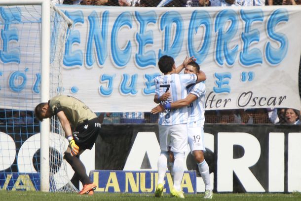 El uruguayo Burián se equivocó; el Pulga no perdonó