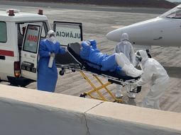 Evacúan a tres personas de crucero afectado por hantavirus Evacúan a tres personas de crucero afectado por hantavirus