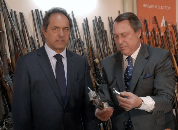 Scioli apura a los intendentes para que avancen con la policía municipal