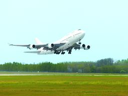 El ministro de Transporte, José Luis Falero, anunció que hay aerolíneas interesadas en operar con la bandera de Uruguay. El ministro de Transporte, José Luis Falero, anunció que hay aerolíneas interesadas en operar con la bandera de Uruguay.