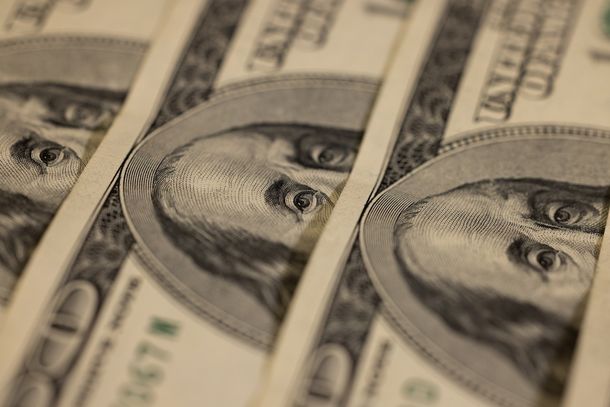 El dólar abre la semana en la franja de los $38 y alimenta la expectativa por un rumbo alcista