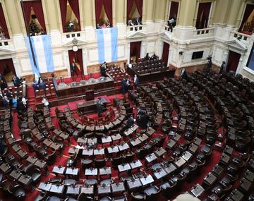 Aumento a la casta: diputados y senadores cobrarán 30% más y nadie se quejó