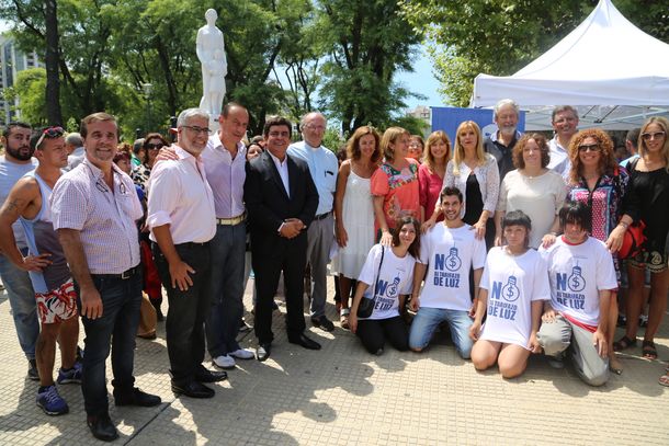 El PJ bonaerense junta firmas contra el tarifazo eléctrico