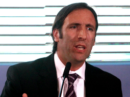 el ministro de economia volvio a cargar contra los fondos buitres el ministro de economia volvio a cargar contra los fondos buitres