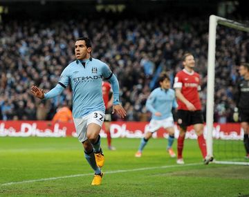 El show del City: goleó de la mano de Tevez y volvió el Kun