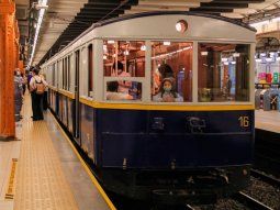 Volvió a circular: así fue el paseo del subte de madera de la Línea A