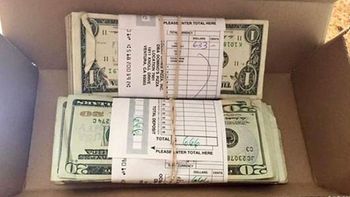 pidio una pizza y en la caja se encontro 1.300 dolares pidio una pizza y en la caja se encontro 1.300 dolares