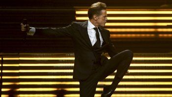 quieren demandar a luis miguel por fraude: se trata de un doble... quieren demandar a luis miguel por fraude: se trata de un doble...