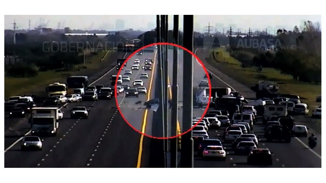 VIDEO Así fue el violento choque en la autopista Buenos Aires La Plata