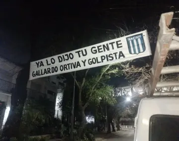 Aparecieron pasacalles en Racing por la salida de Maxi Salas a River
