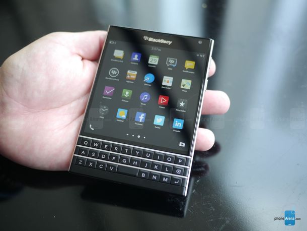 Passport, el teléfono con pantalla cuadrada de BlackBerry