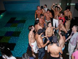 El primer hotel para gays del país pasará a manos argentinas