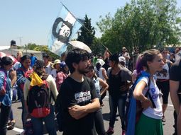 caos en la autopista illia por un corte de los vecinos de la villa 31 caos en la autopista illia por un corte de los vecinos de la villa 31