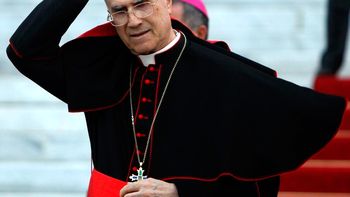 Tarcisio Bertone, el camarlengo a cargo de la Iglesia Tarcisio Bertone, el camarlengo a cargo de la Iglesia