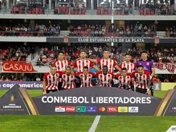 Estudiantes le ganó 2-1 a The Strongest, que jugó casi todo el partido con uno menos