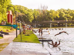 El pueblo para hacer de todo, desde pescar, nadar y pasear en bicicleta o kayak El pueblo para hacer de todo, desde pescar, nadar y pasear en bicicleta o kayak