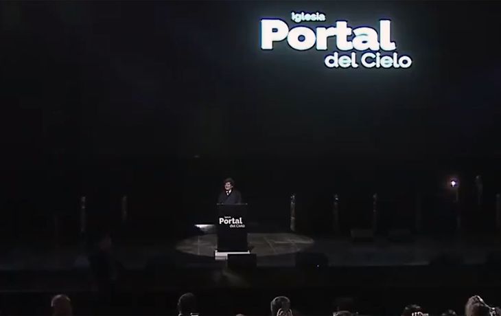 Javier Milei en el templo Portal de Dios.